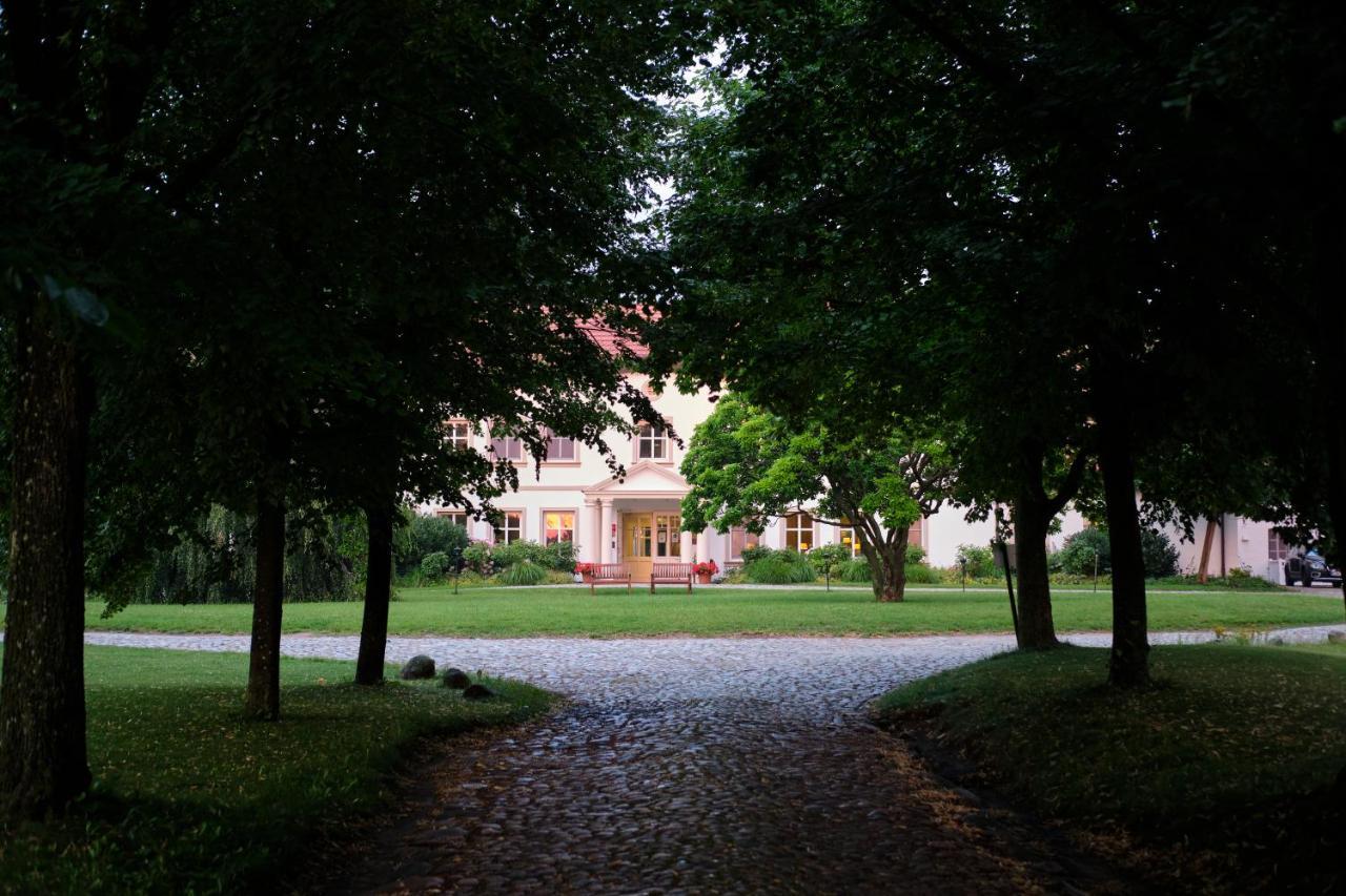 Relais&Châteaux Gutshaus Stolpe Hotel Stolpe an der Peene Exterior foto